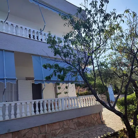 Alexandra Apartment Himare